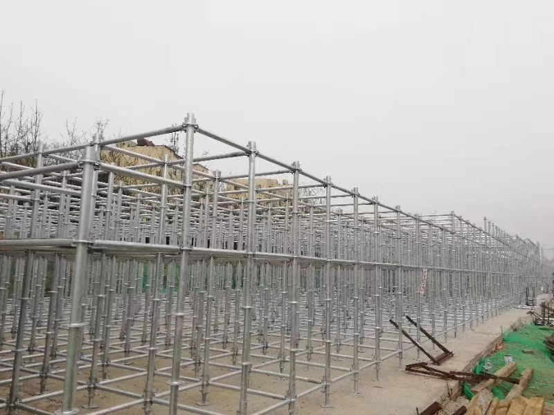 搭建腳手架橫向掃地桿與縱向掃地桿時(shí)，怎么設(shè)置好？ (圖1)